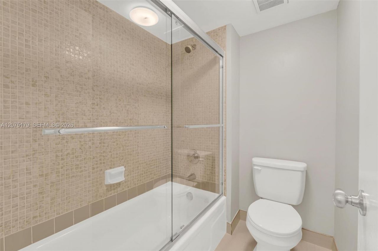 402 Lakeview Dr , Unit 201, Weston, FL 33326 Photo
