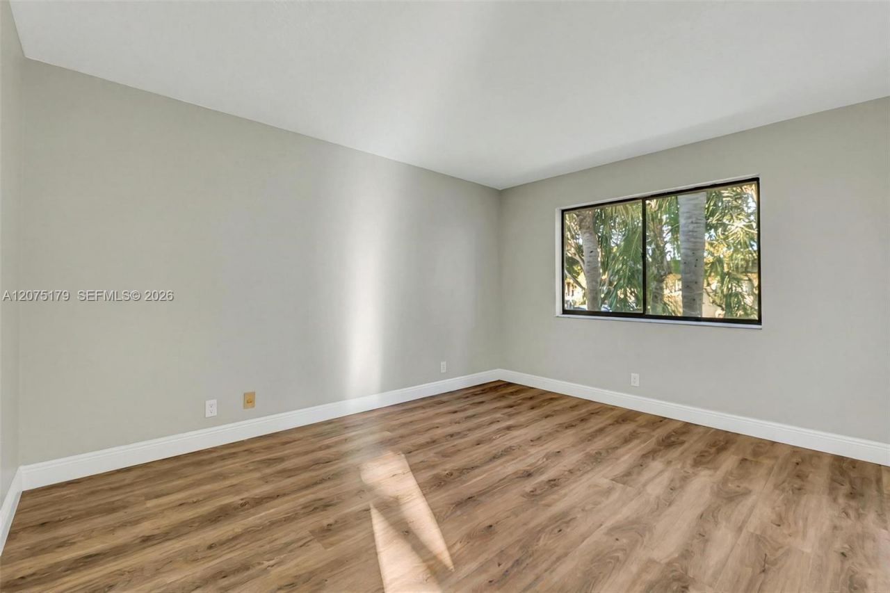 402 Lakeview Dr , Unit 201, Weston, FL 33326 Photo