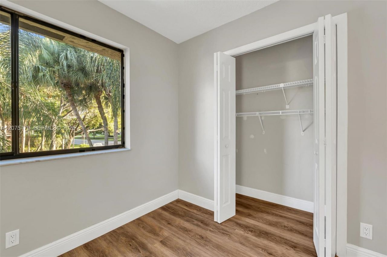 402 Lakeview Dr , Unit 201, Weston, FL 33326 Photo