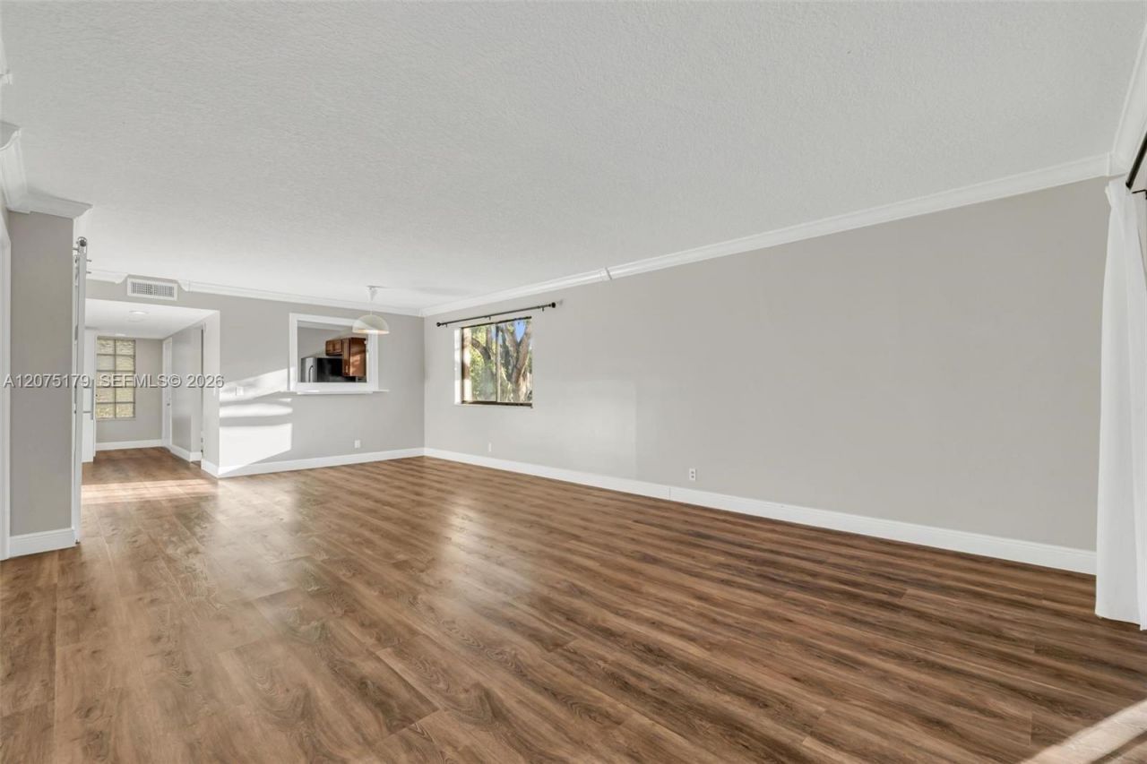 402 Lakeview Dr , Unit 201, Weston, FL 33326 Photo