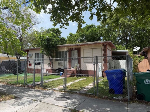 1075 NW 28th St , Miami, FL 33127