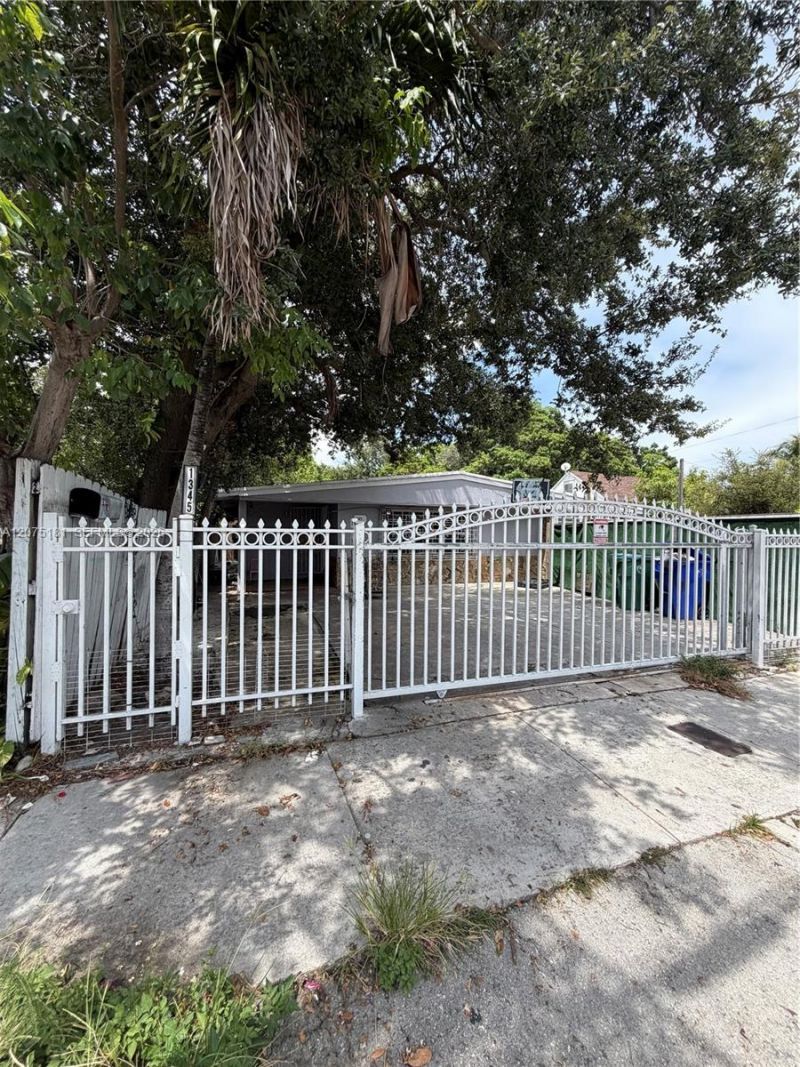 1345 NW 25th St , Miami, FL 33142 Photo
