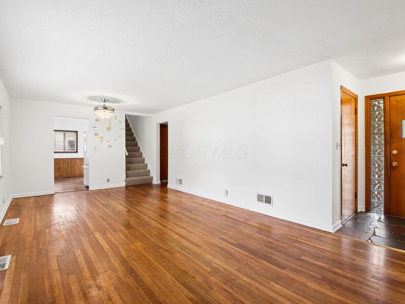 2802 Wildwood Road, Columbus, OH 43231 Photo 6