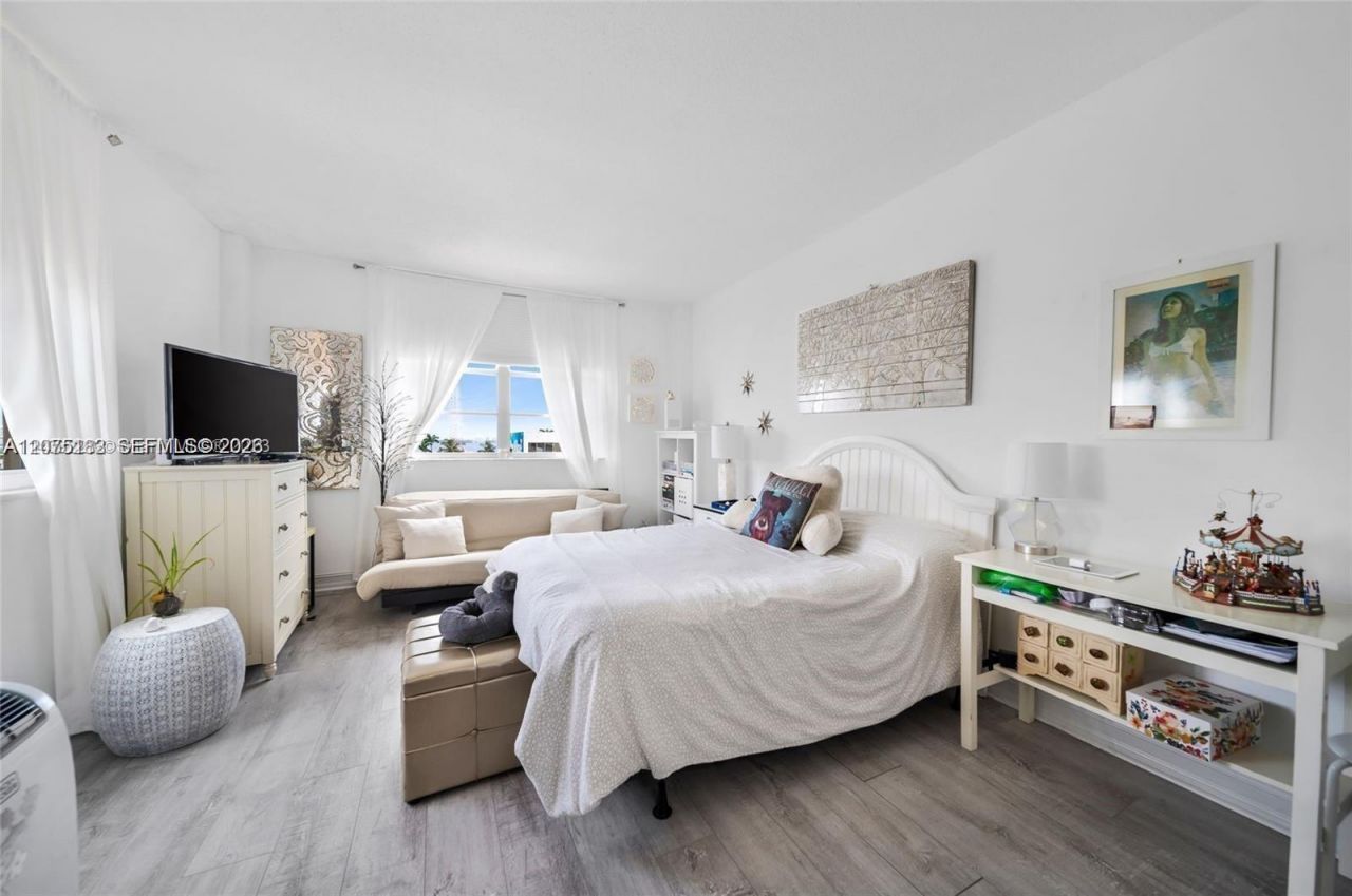 1455 N Treasure Dr , Unit 6A, North Bay Village, FL 33141 Photo