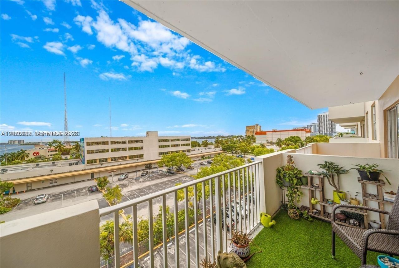 1455 N Treasure Dr , Unit 6A, North Bay Village, FL 33141 Photo