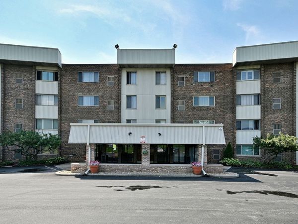 841 N York Road , Unit 226, Elmhurst, IL 60126
