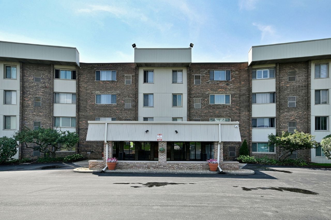 841 N York Road, Unit 226, Elmhurst, IL 60126 Main Photo