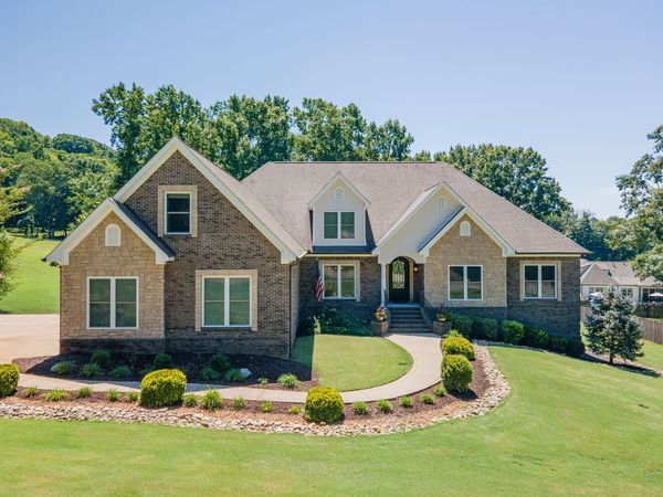 1725 Mayflower Dr, Columbia, TN 38401