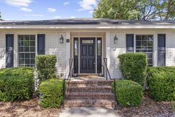908 Searle Court photo 4