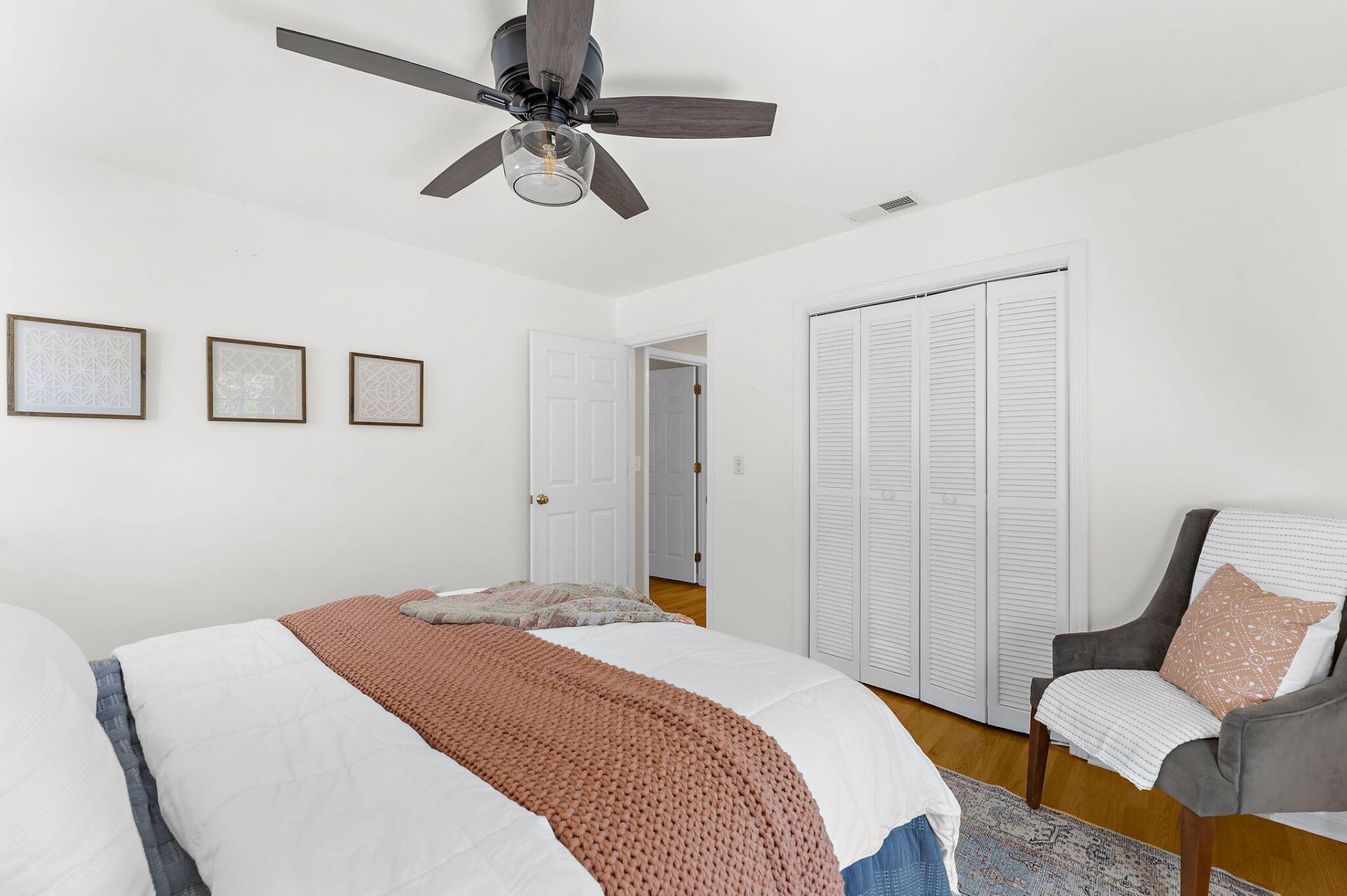 908 Searle Court Photo 33