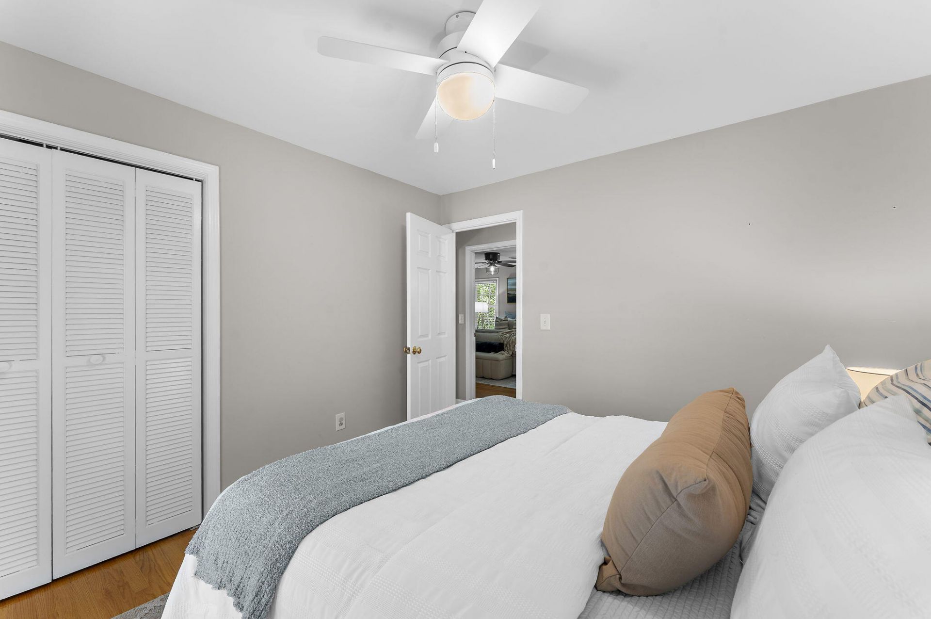908 Searle Court Photo 35