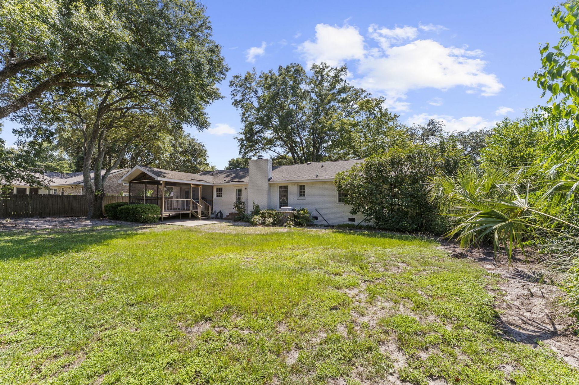 908 Searle Court Photo 38