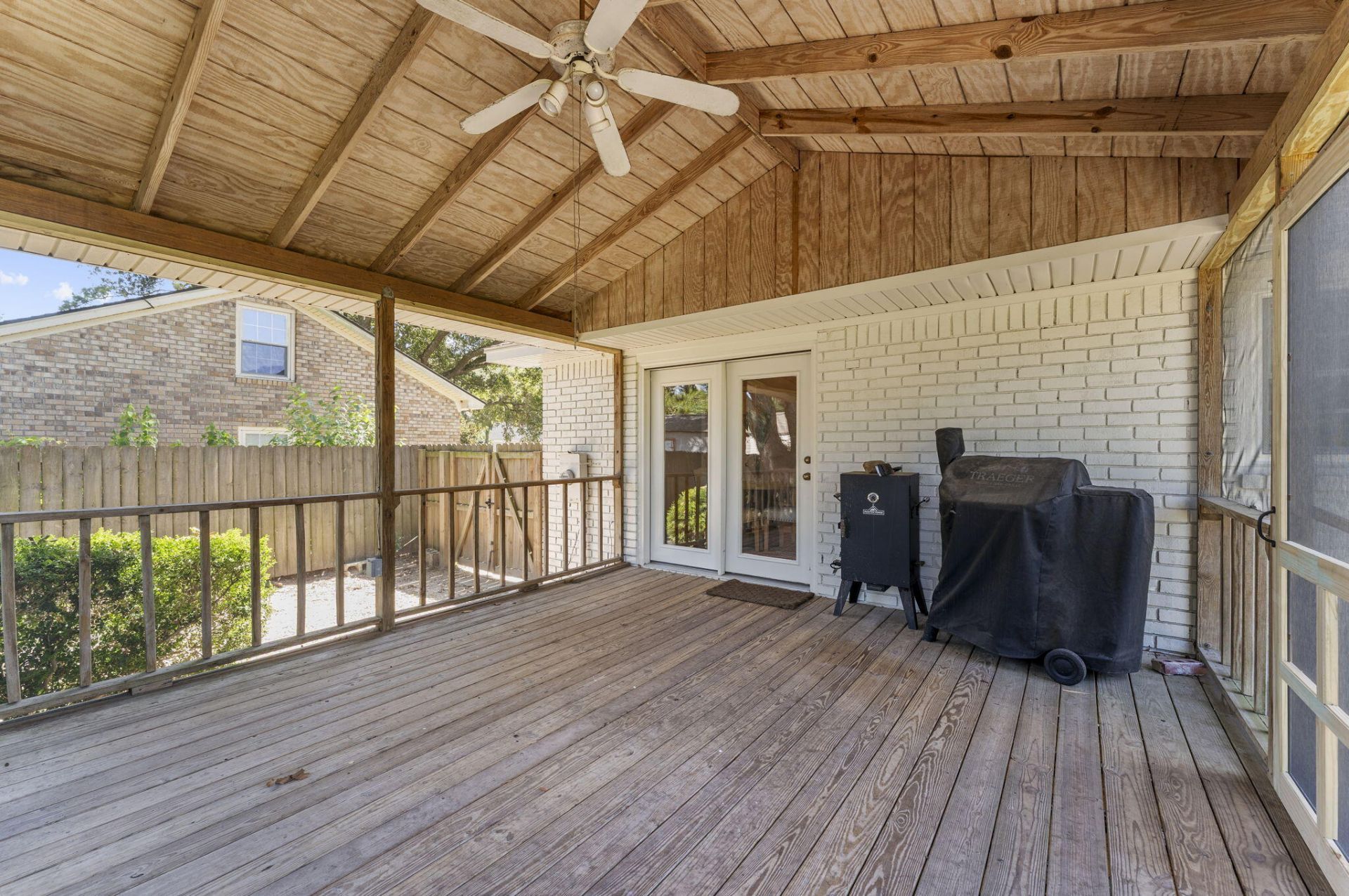 908 Searle Court Photo 39