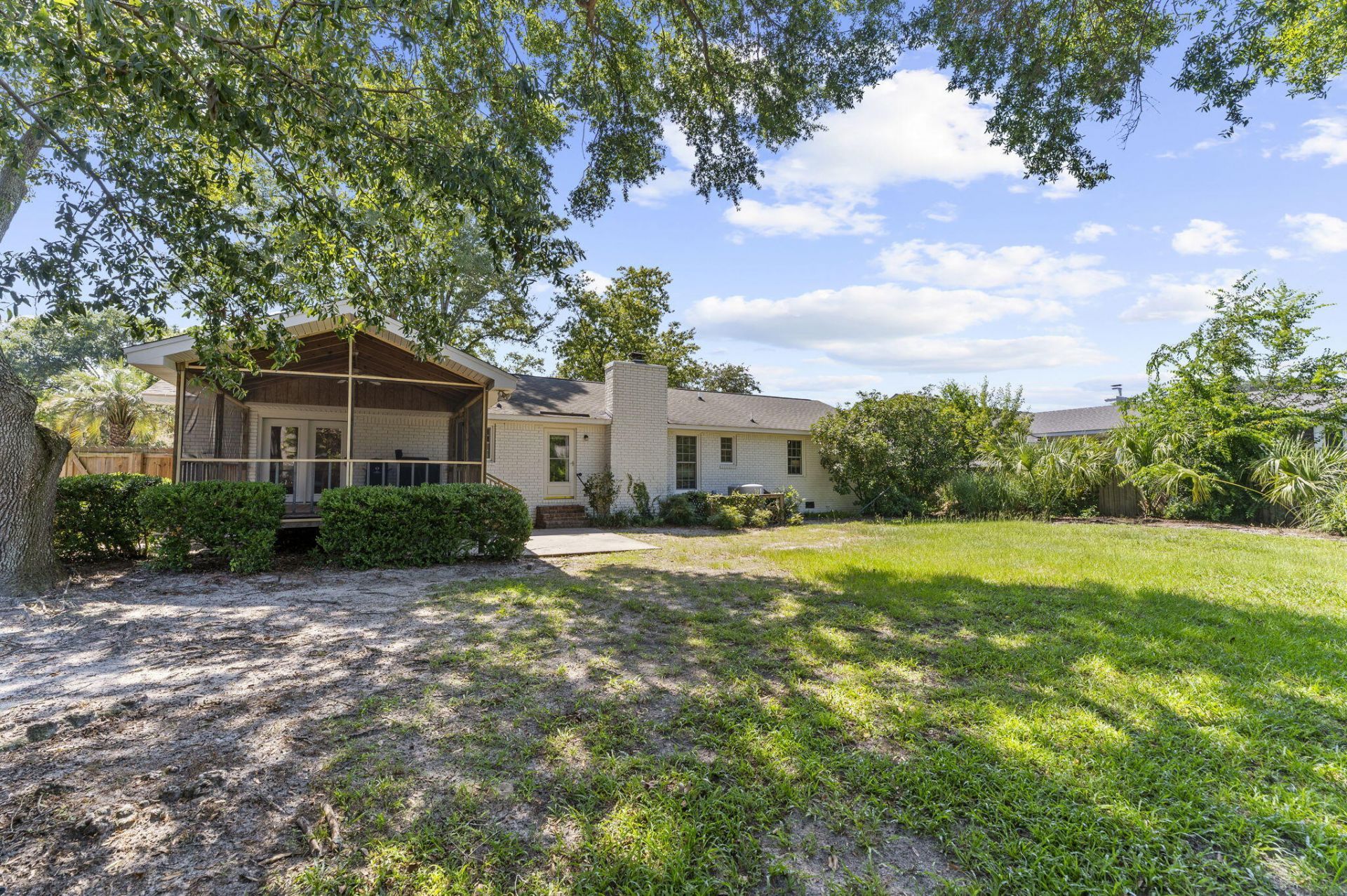 908 Searle Court Photo 42