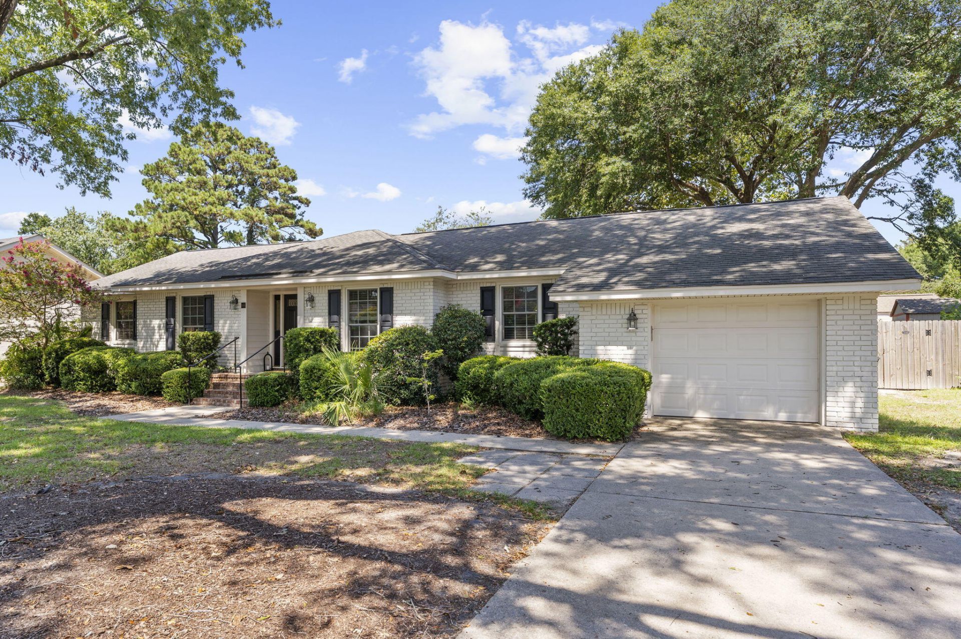 908 Searle Court Photo 43