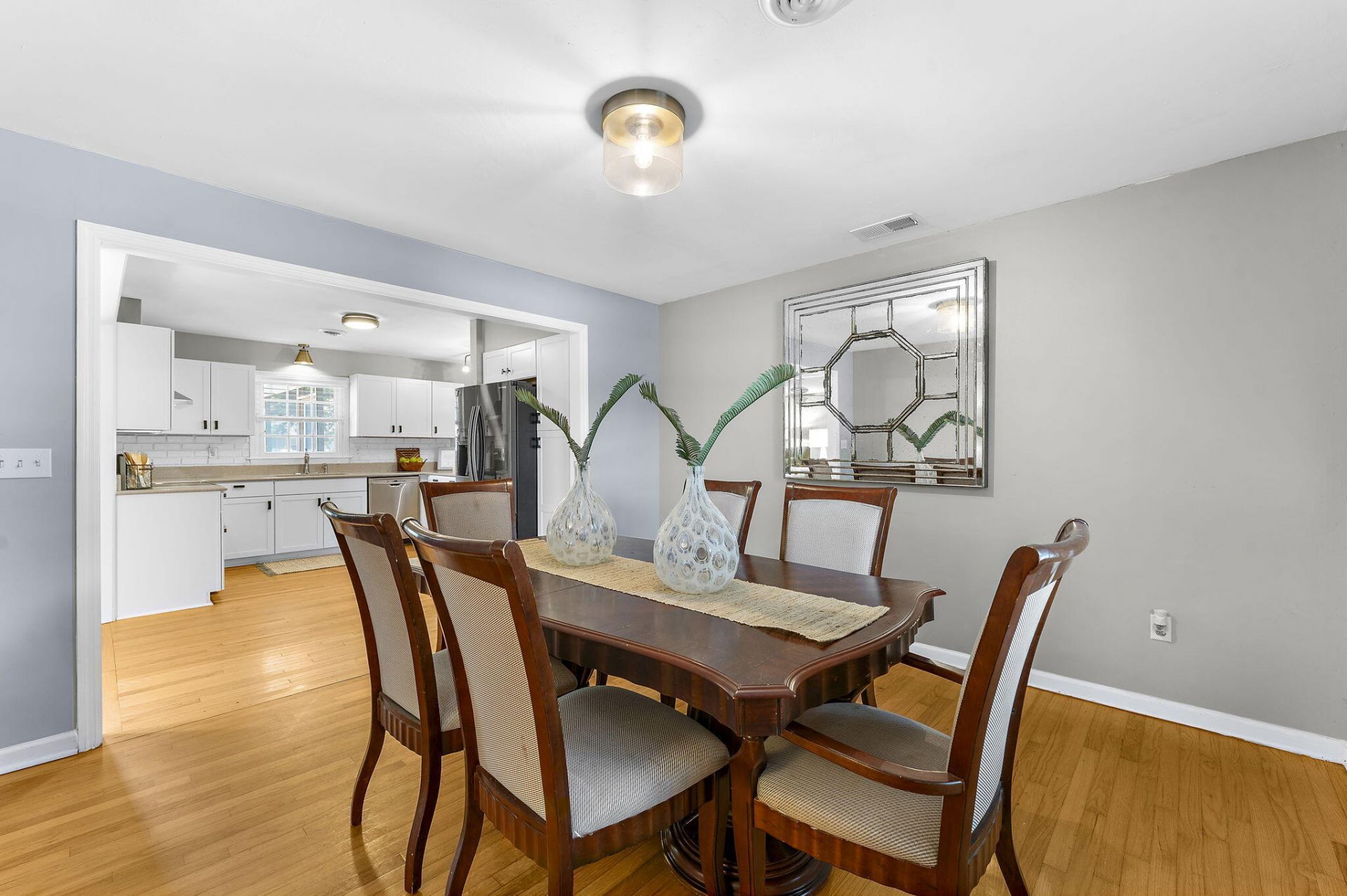 908 Searle Court Photo 8