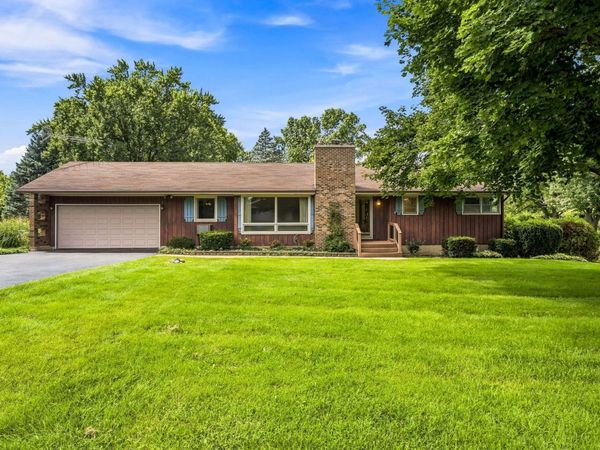 24422 W Cherokee Trail, Grayslake, IL 60030