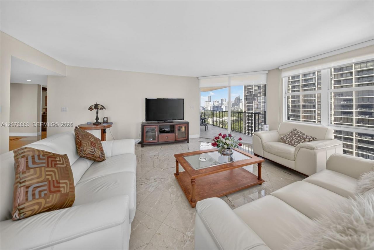 1915 Brickell Ave , Unit C1607, Miami, FL 33129 Photo