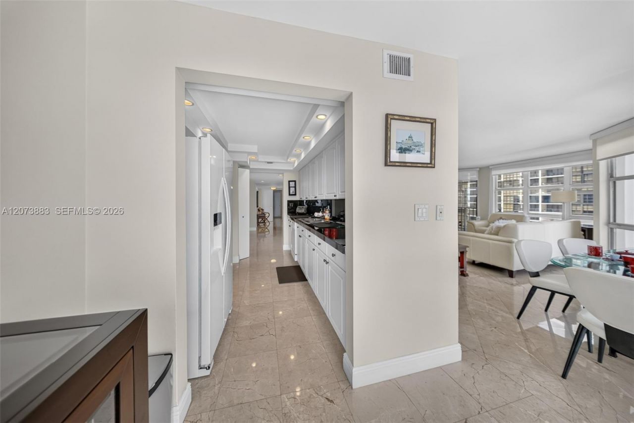 1915 Brickell Ave , Unit C1607, Miami, FL 33129 Photo