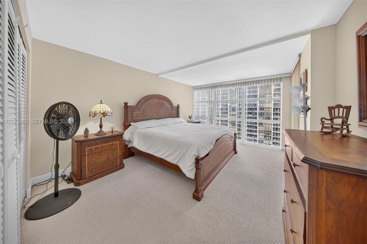 1915 Brickell Ave , Unit C1607, Miami, FL 33129 Photo