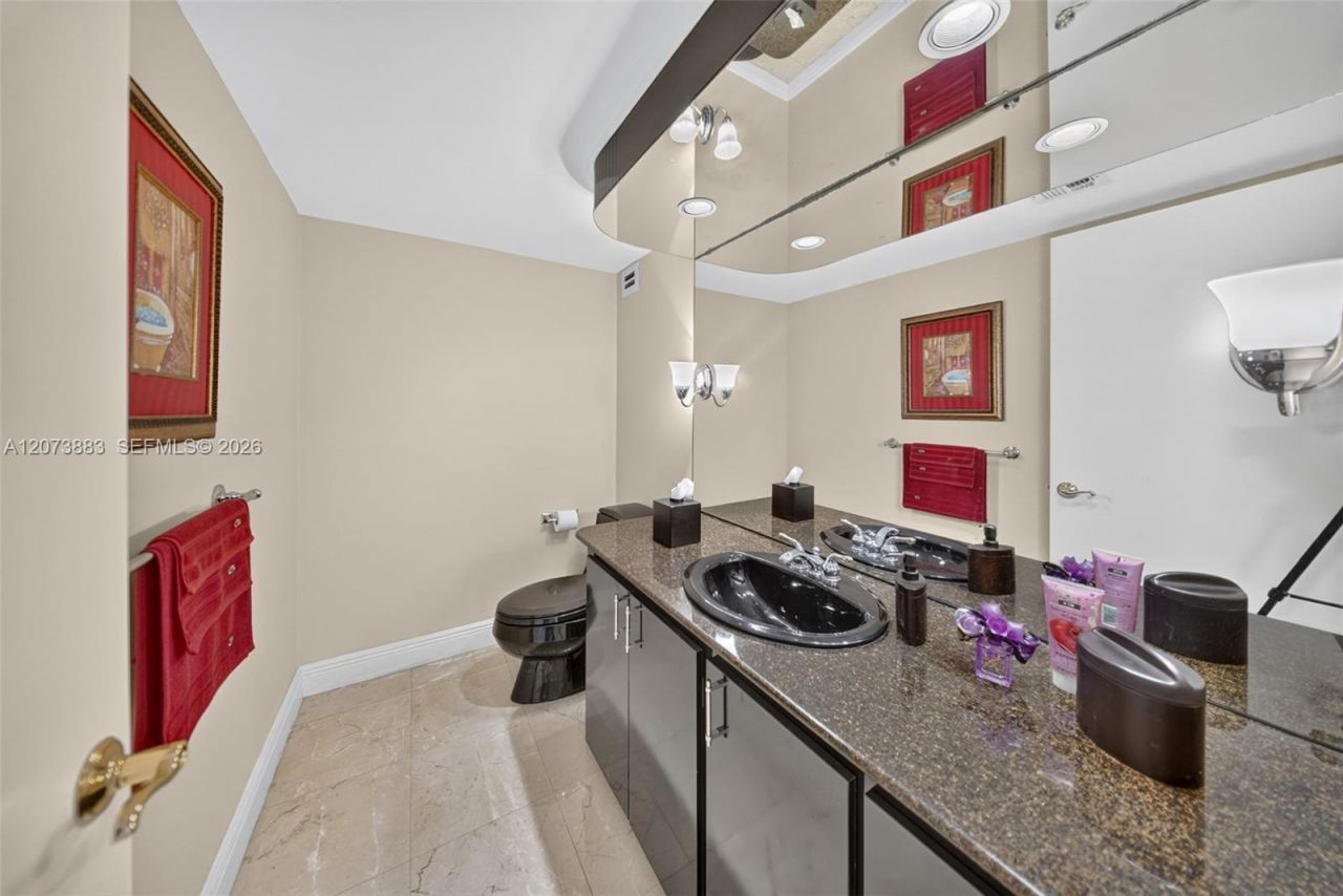 1915 Brickell Ave , Unit C1607, Miami, FL 33129 Photo