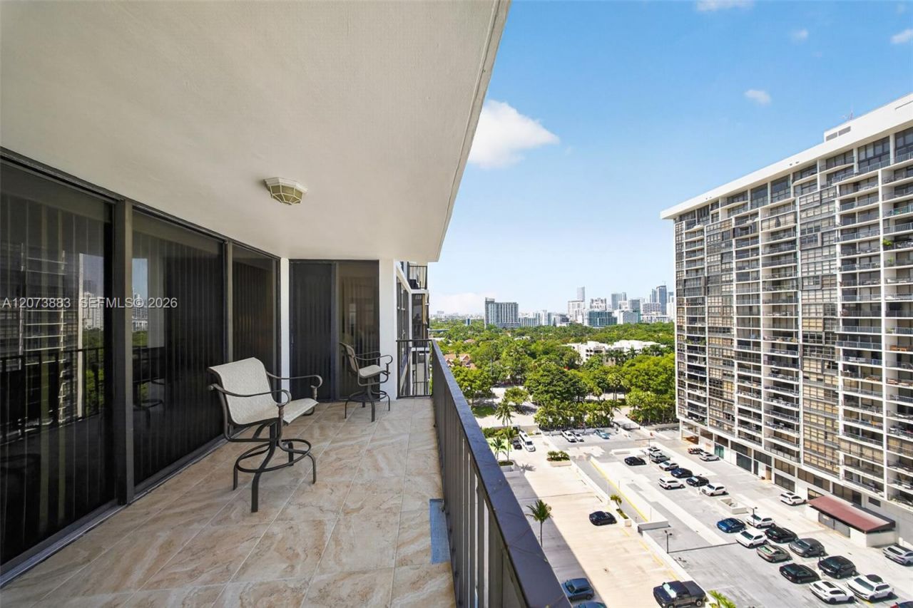 1915 Brickell Ave , Unit C1607, Miami, FL 33129 Photo
