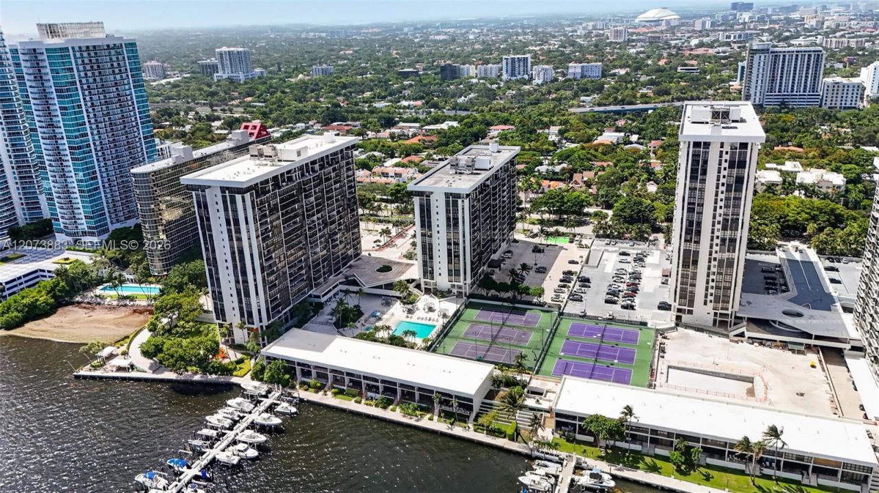 1915 Brickell Ave , Unit C1607, Miami, FL 33129 Photo