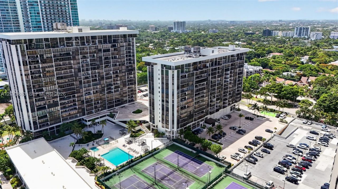 1915 Brickell Ave , Unit C1607, Miami, FL 33129 Photo