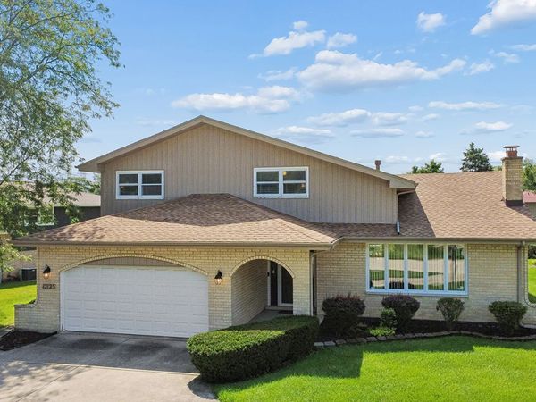 12123 Lake View Drive , Orland Park, IL 60467