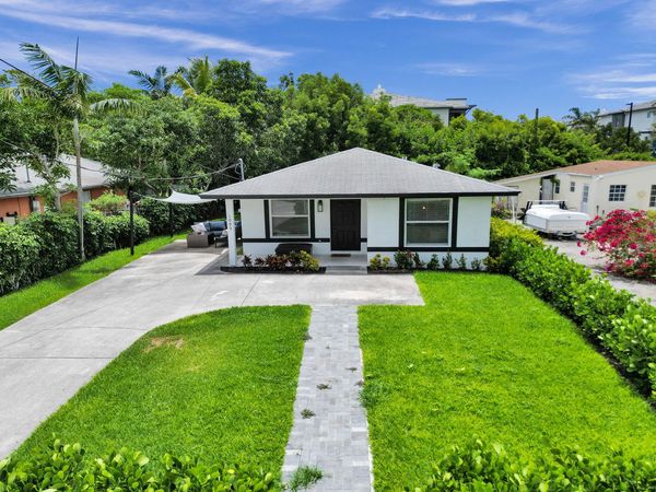 1095 MIAMI Boulevard, Delray Beach, FL 33483