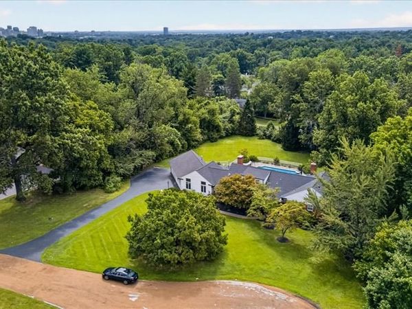 11 High Acres Drive, St Louis, MO 63132