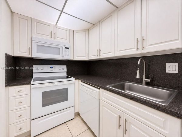4855 NW 7th St , Unit 410-6, Miami, FL 33126