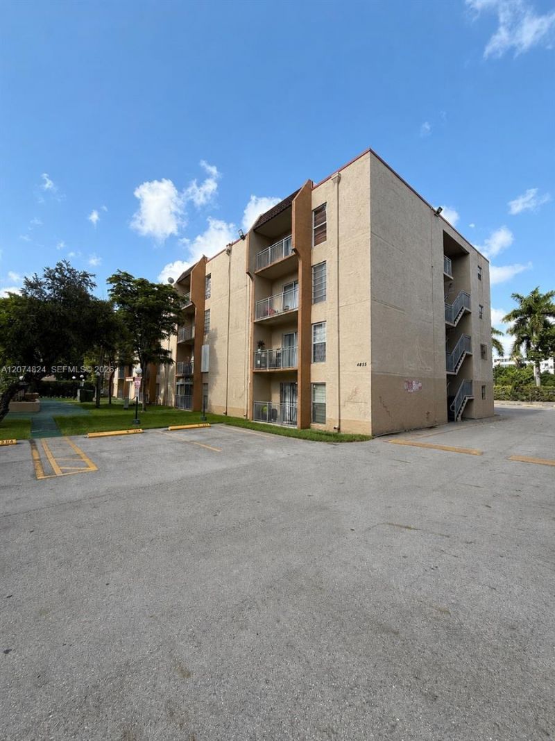 4855 NW 7th St , Unit 410-6, Miami, FL 33126 Photo