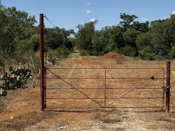 314 County Road, Bigfoot, TX 78005