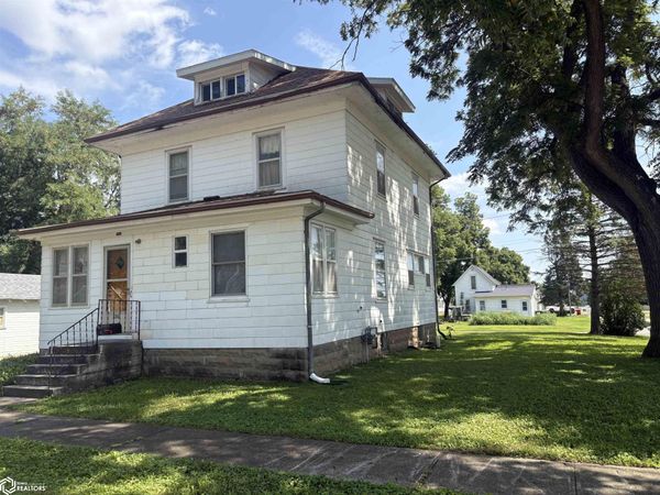 320 4th Street SW, Hampton, IA 50441