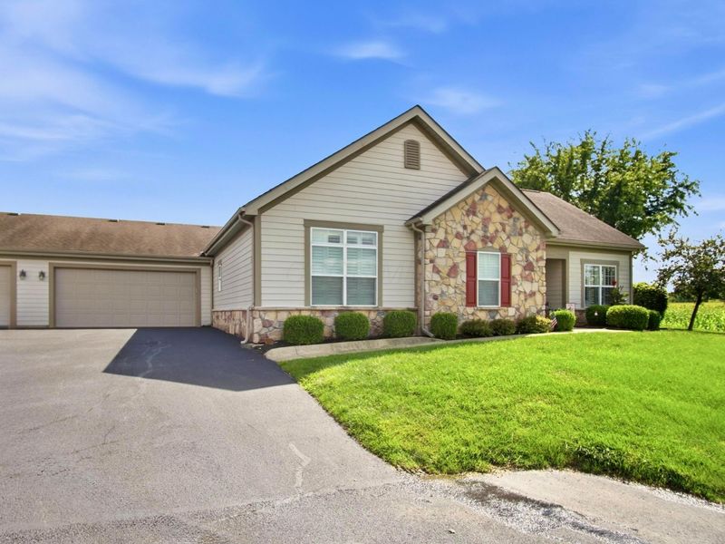 5339 W Sheffield Circle, Zanesville, OH 43701 Photo 2