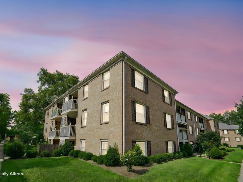 991 Manor Lane, Unit G, Columbus, OH 43221 Photo 1