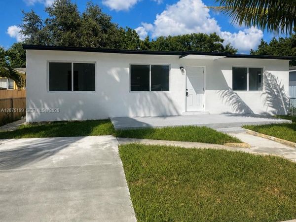 901 NW 116th St , Miami, FL 33168