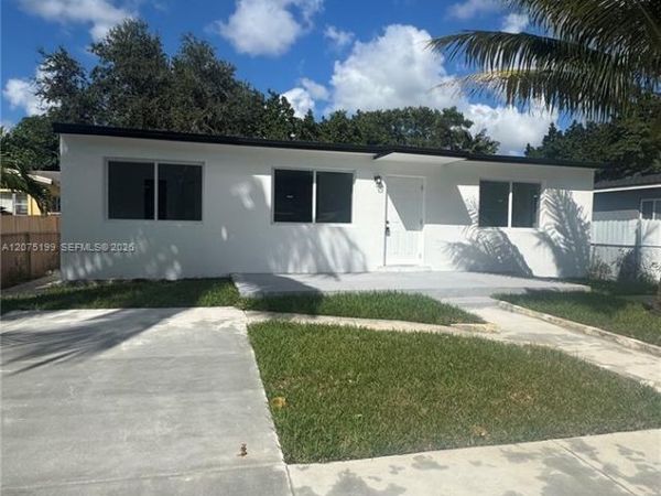 901 NW 116th St , Miami, FL 33168