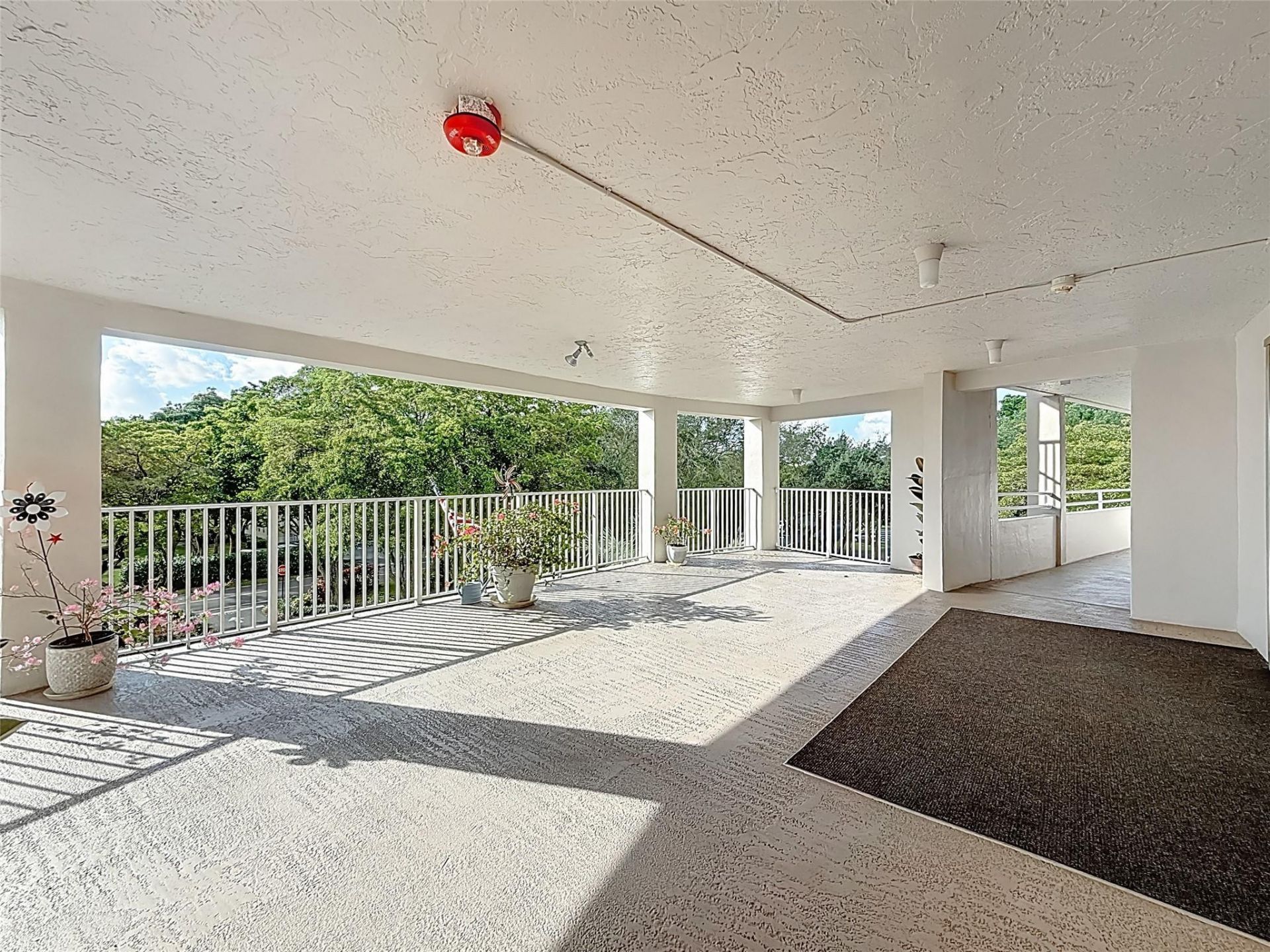 545 Oaks Lane, Unit 410, Pompano Beach, FL 33069 Photo