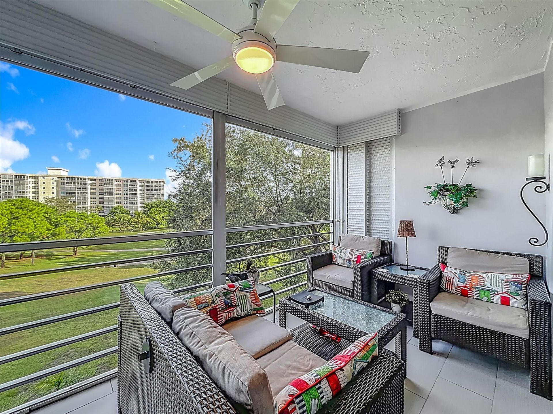 545 Oaks Lane, Unit 410, Pompano Beach, FL 33069 Photo