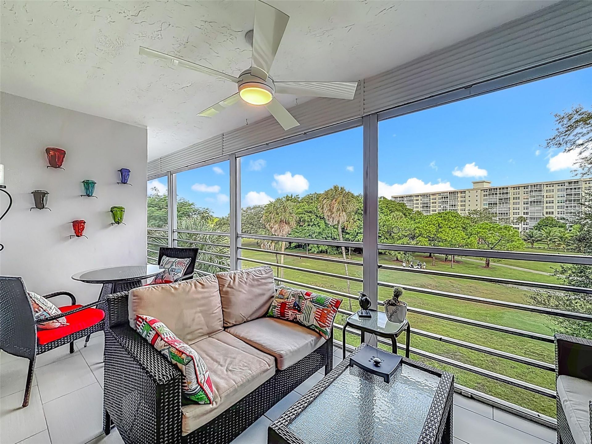 545 Oaks Lane, Unit 410, Pompano Beach, FL 33069 Photo