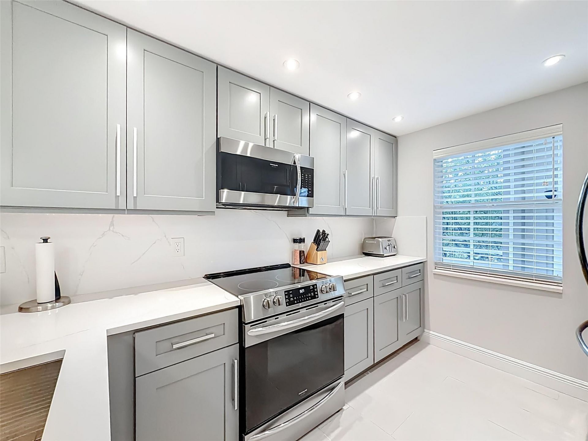 545 Oaks Lane, Unit 410, Pompano Beach, FL 33069 Photo