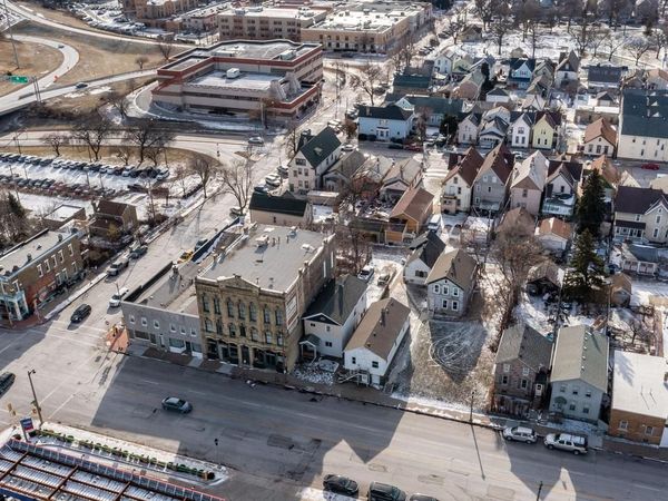 915 W National AVENUE, Milwaukee, WI 53204