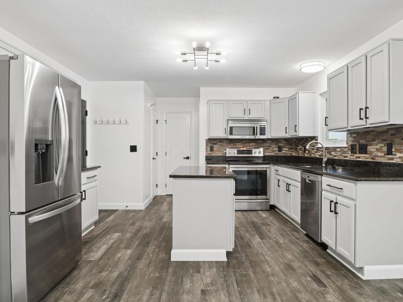 8008 Marble Park Avenue, Reynoldsburg, OH 43068 Photo 7