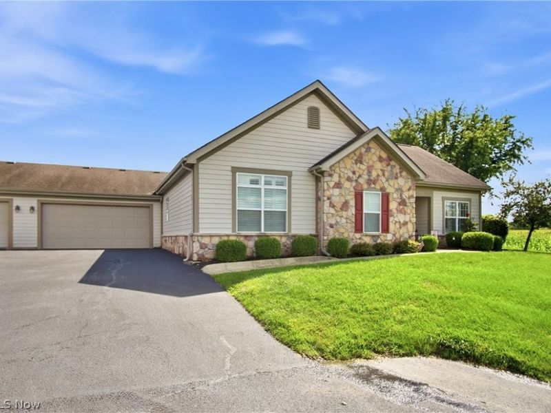 5339 W Sheffield Circle, Zanesville, OH 43701 Photo 2