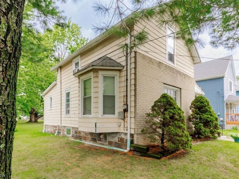 175 Spruce Street, Elyria, OH 44035 Photo 2