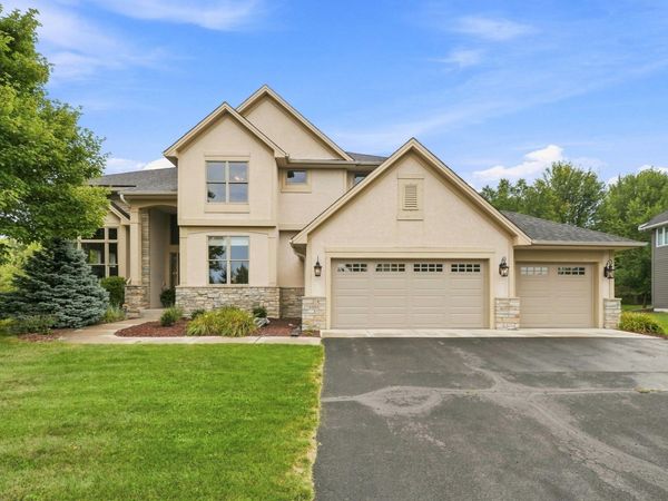 6865 Sapphire Lane, Chanhassen, MN 55317