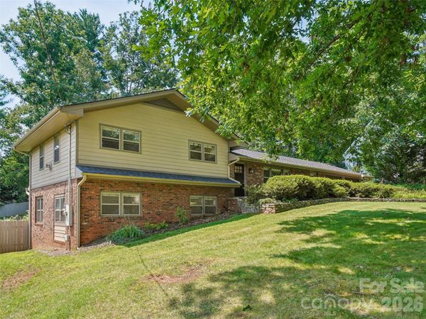 11 Ridgewood Avenue , Weaverville, NC 28787