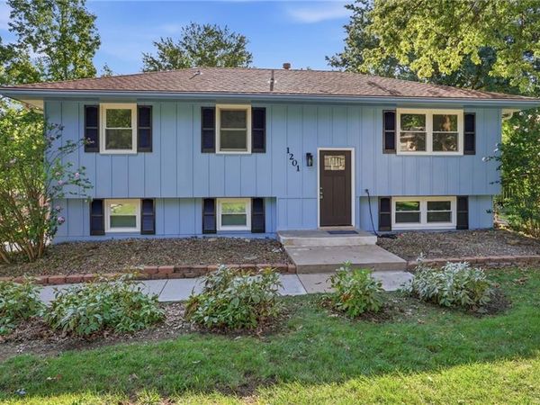 1201 SW Mission Place, Lee's Summit, MO 64081
